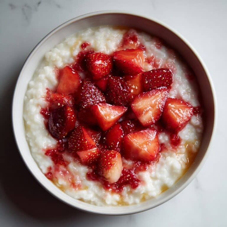 Creamy Strawberry Cheesecake Overnight Oats Recipe
